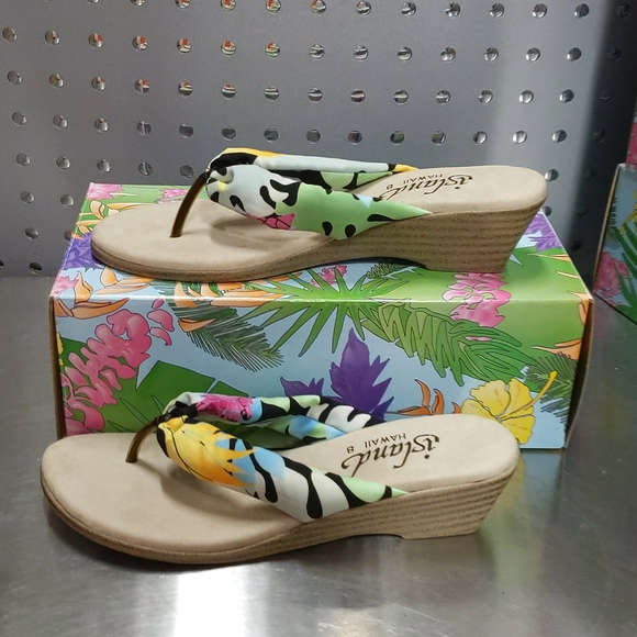 Island Sandals - Tropical Print Thong - Picture 3 of 4